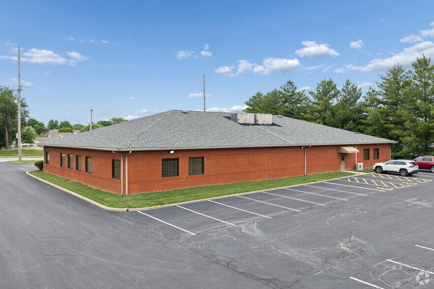 More Photos Of 5050 Old Collinsville Rd, Swansea Office For Sale