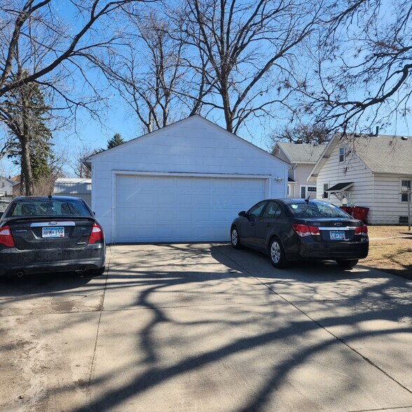 More Photos Of 1110 W Oakland Ave, Austin Apartments For Sale