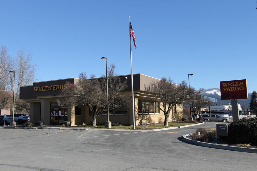 More Photos Of 5513 Highway 2, Priest River Bank For Lease