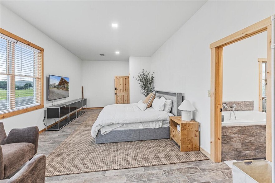 More Photos Of 241 Industrial Park Rd, Mountain City Warehouse For Sale