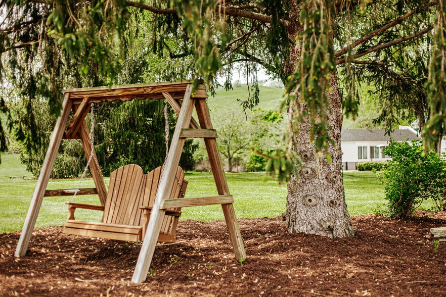 More Photos Of 1329 Commerce Rd, Staunton Hotel For Sale