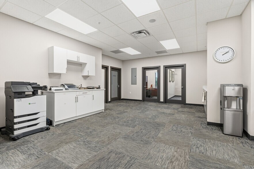 More Photos Of 131 S Country Club Rd, Lake Mary Office For Sale