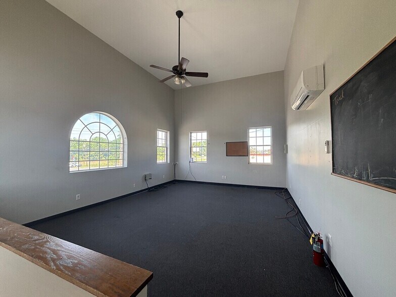 More Photos Of 4214 North Point Blvd SE, Dundalk Warehouse For Lease