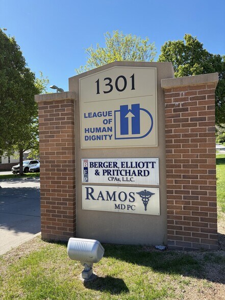 More Photos Of 1301 S 75th St, Omaha Office For Sale