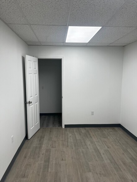 More Photos Of 6406 Stuebner Airline Rd, Houston Warehouse For Sale