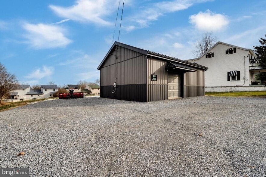 More Photos Of 519 Main St, Blandon Flex For Sale
