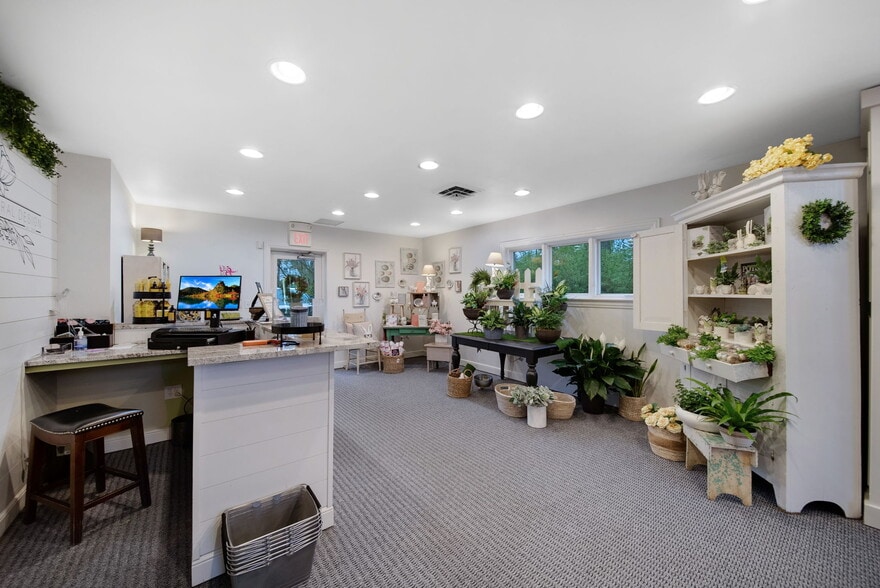 More Photos Of 4120 Main St, Hilliard Freestanding For Sale