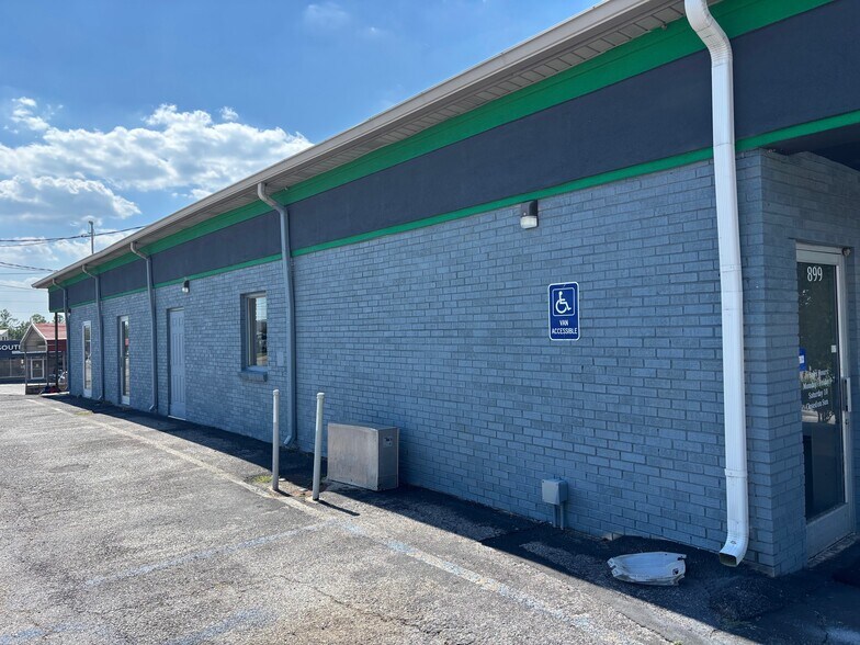 More Photos Of 899-911 W Main St, Hendersonville Freestanding For Sale