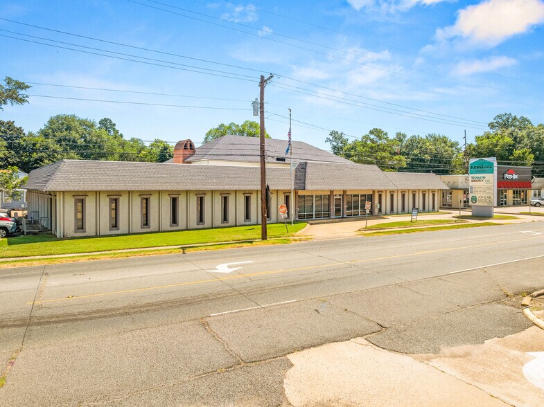 More Photos Of 816 University Pky, Natchitoches Office For Sale