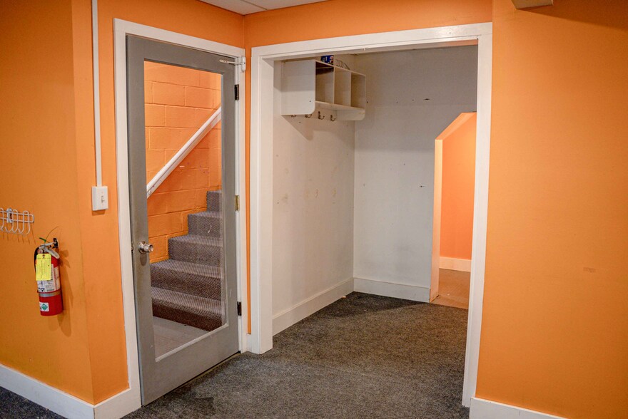 More Photos Of 157 Wadsworth Rd, Wadsworth Religious Facility For Lease