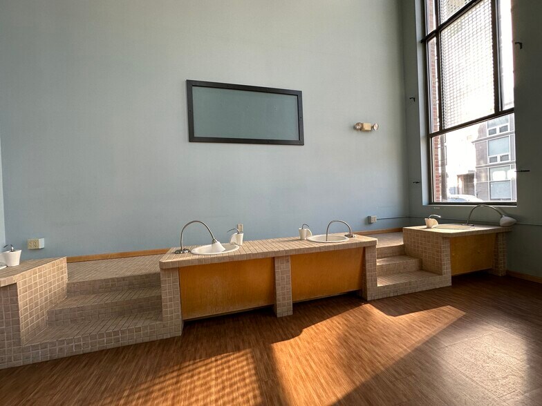 More Photos Of 4 S Linn St, Iowa City Office For Lease