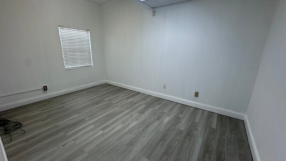 More Photos Of 1684 N Belcher Rd, Clearwater Flex For Lease