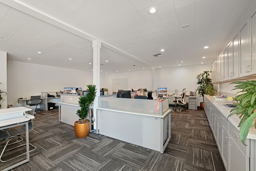 More Photos Of 702-714 W Fremont St, Stockton Light Distribution For Lease