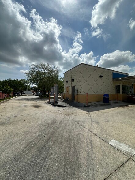 More Photos Of 7253 103rd St, Jacksonville General Retail For Sale