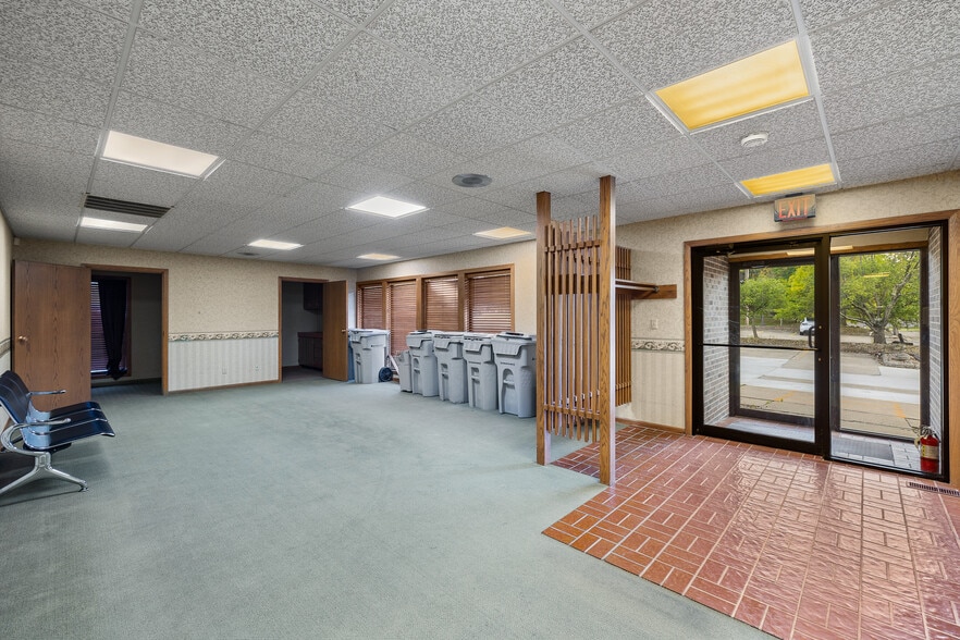 More Photos Of 370 Cline Ave, Mansfield Office Residential For Lease