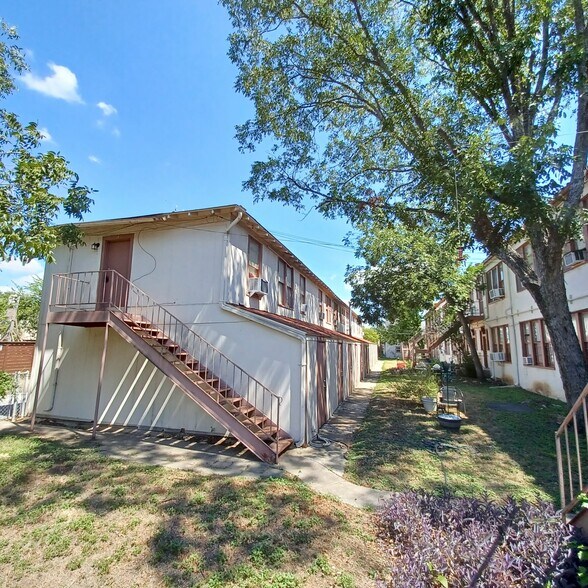 More Photos Of 219 W Magnolia Ave, San Antonio Apartments For Sale