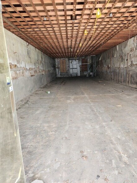 More Photos Of 125 W Main St, Ardmore Storefront For Lease