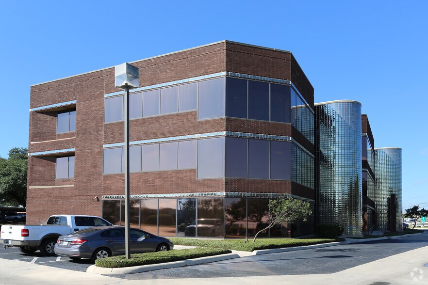 More Photos Of 100 Sandau Rd, San Antonio Office For Lease