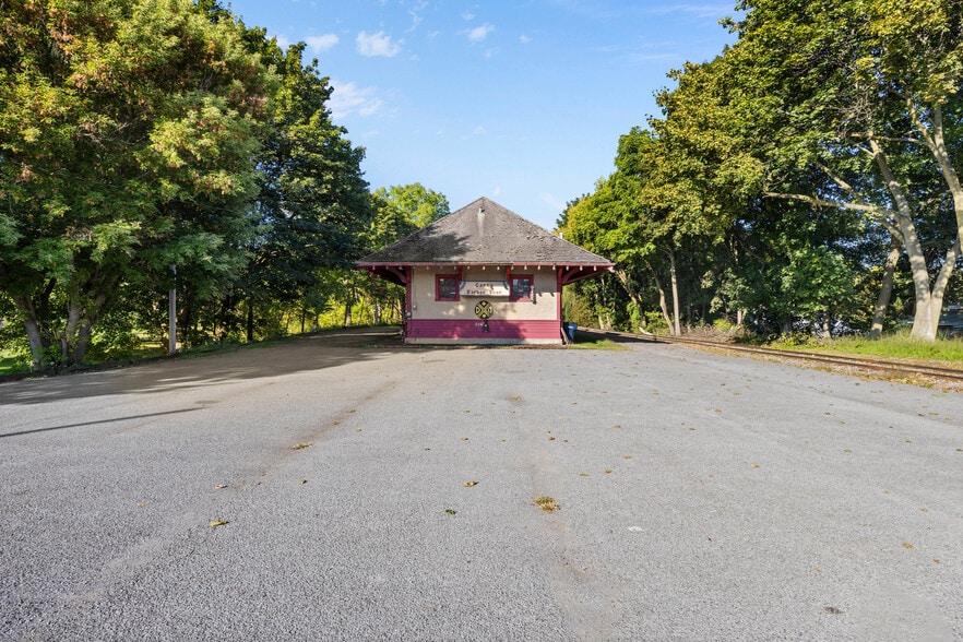 More Photos Of 234 North St, Caledonia General Retail For Sale