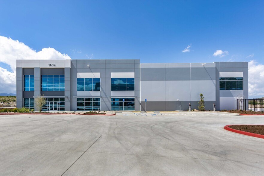 More Photos Of 1501 Sherborn St, Corona Unknown For Lease