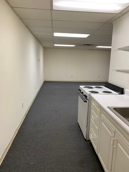 More Photos Of 90 S Park St, Willimantic Warehouse For Lease