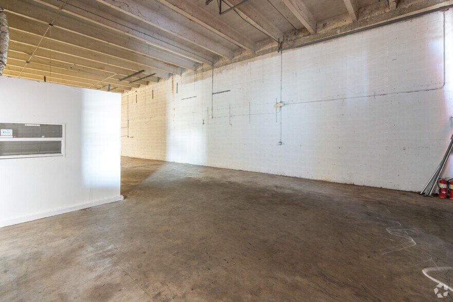 More Photos Of 4751-4797 NW 72nd Ave, Miami Warehouse For Lease