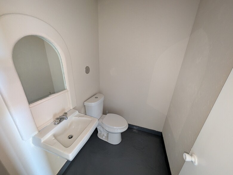 More Photos Of 2537 Weston Rd, Colorado Springs Service For Lease