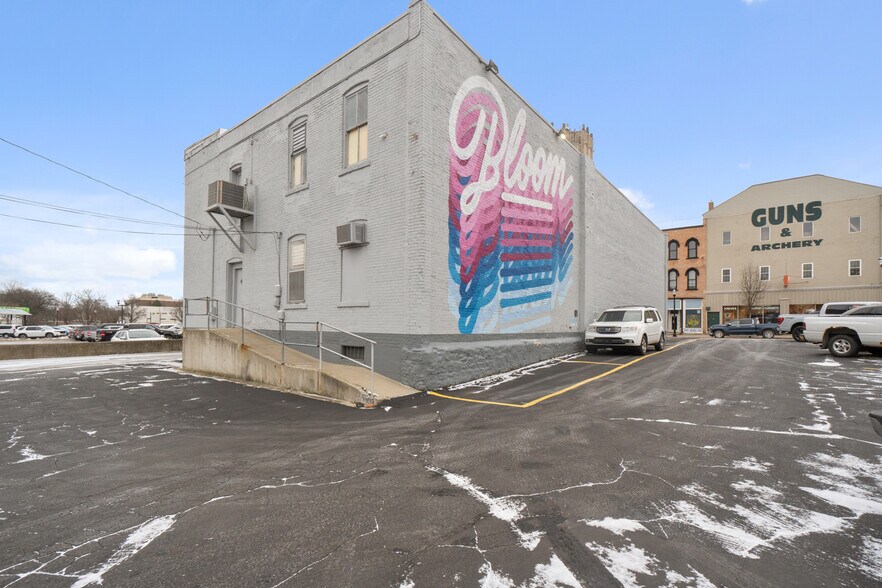 More Photos Of 132 W Pearl St, Jackson Storefront For Sale