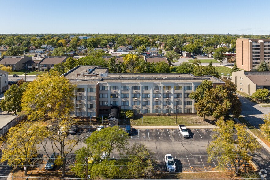 More Photos Of 1270 Electric Ave, Lincoln Park Apartments For Sale
