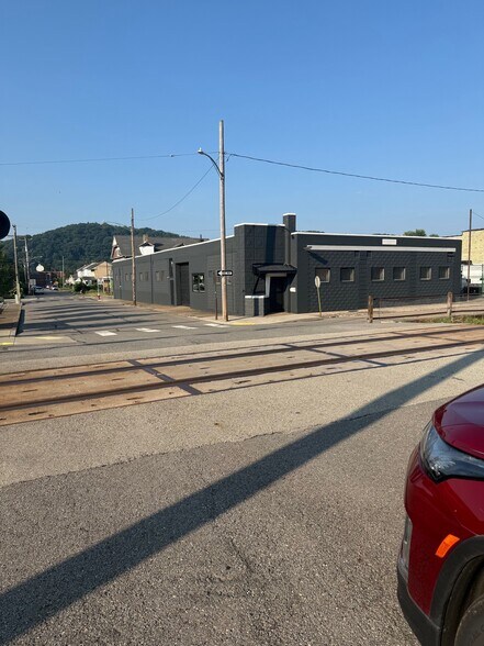 Primary Photo Of 1001 3rd Ave, Coraopolis Service For Lease