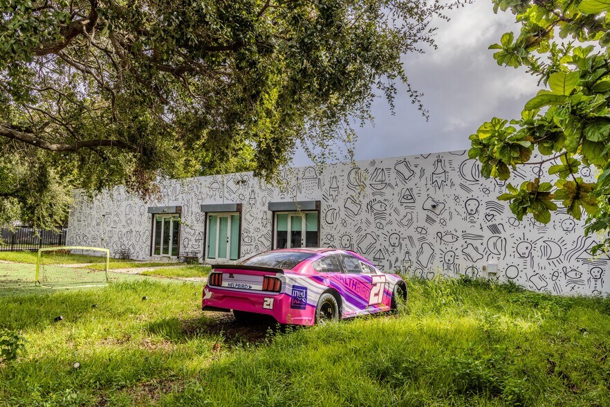 More Photos Of 350-360 NE 60th St, Miami Loft Creative Space For Lease