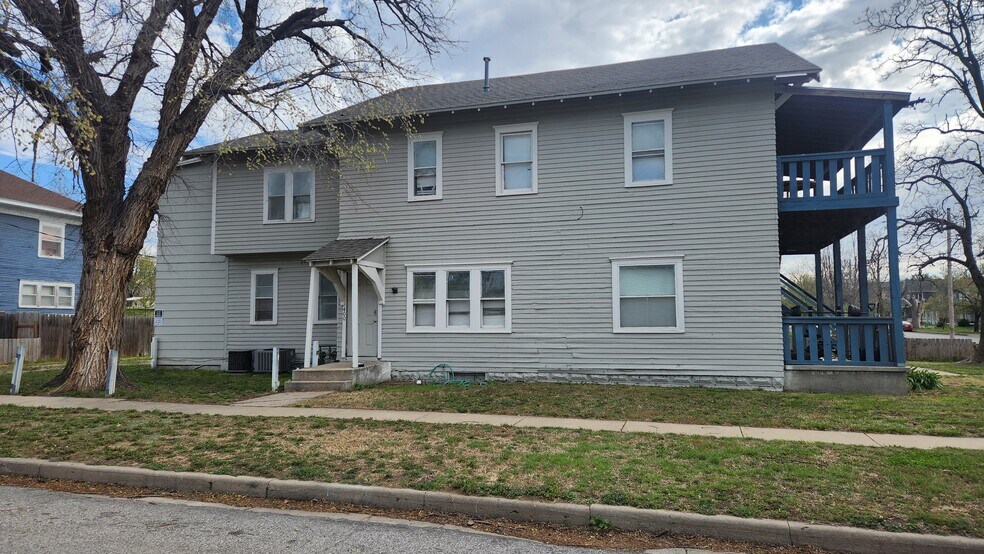 Primary Photo Of 400 E Sherman St, Hutchinson Apartments For Sale