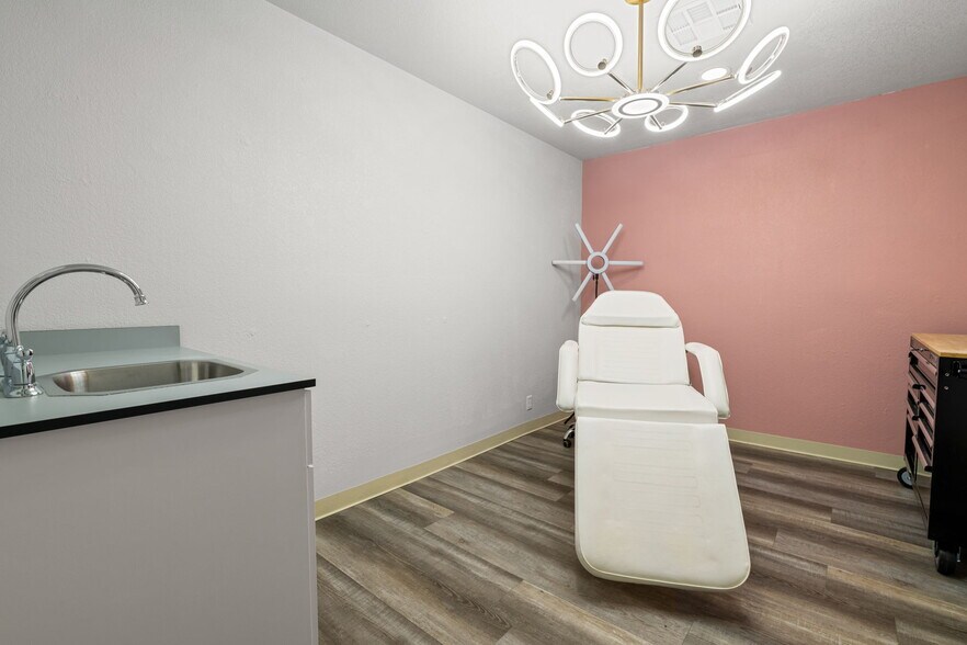 More Photos Of 41656 Big Bear Blvd, Big Bear Lake Freestanding For Sale