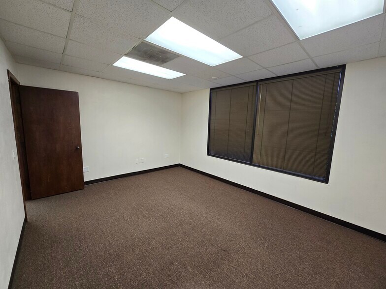 More Photos Of 4315 Highland Park Blvd, Lakeland Office For Lease