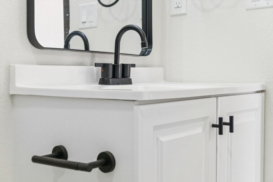 More Photos Of 2209 W 1st St, Tempe Warehouse For Sale