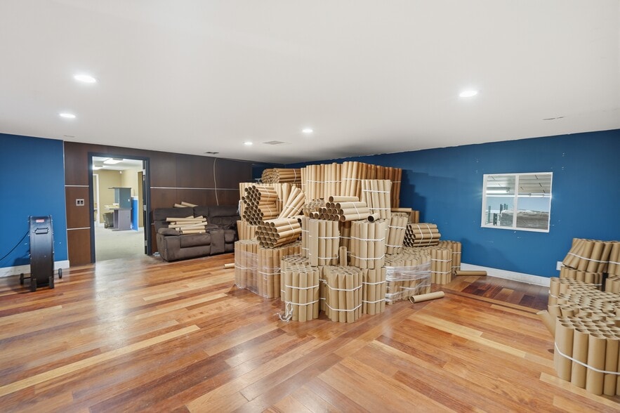 More Photos Of 710 S Main St, Santa Ana Freestanding For Sale