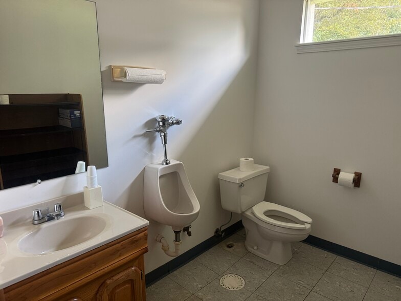 More Photos Of 1634 Main St, Murray Religious Facility For Sale