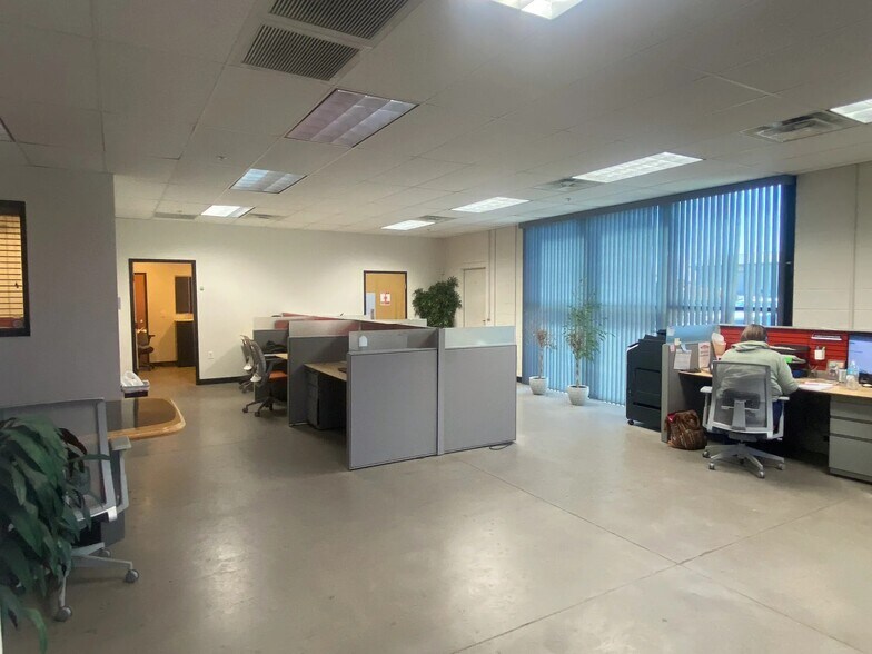 More Photos Of 4185 W Kitty Hawk, Chandler Warehouse For Lease