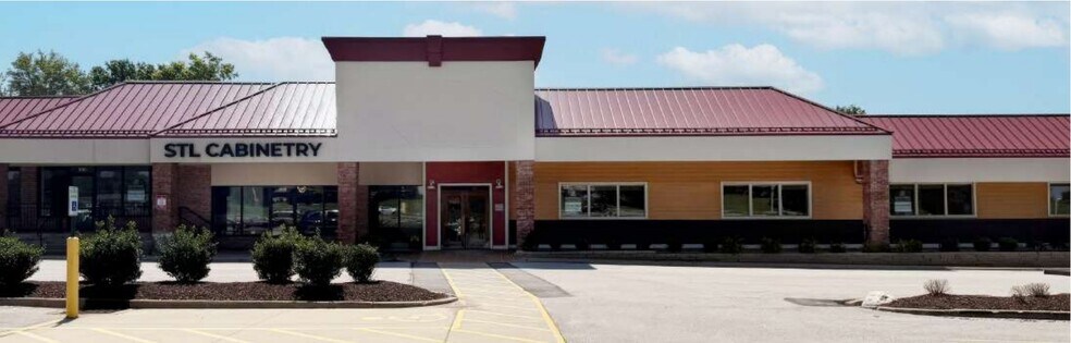 More Photos Of 1552-1652 Country Club Plaza Dr, Saint Charles Freestanding For Lease