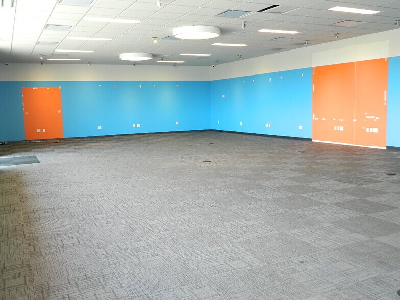 More Photos Of 912 Commerce Dr, Fairfield Freestanding For Lease