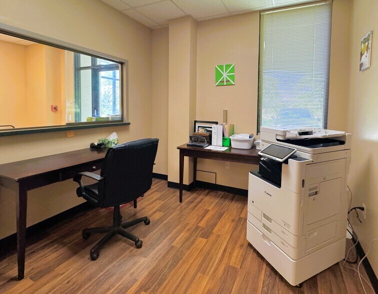 More Photos Of 575 Airport Rd, Gallatin Research And Development For Sale