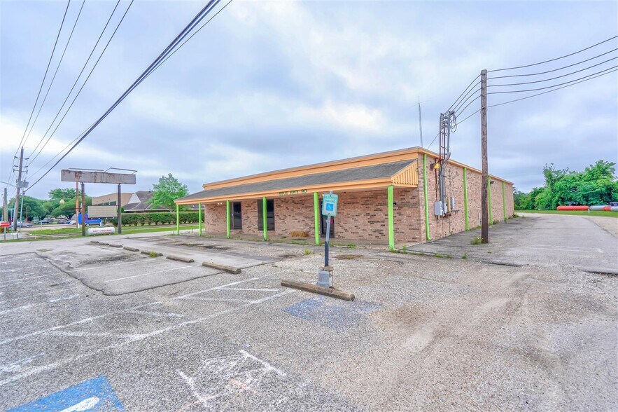 More Photos Of 6801 Highway Blvd, Katy Freestanding For Sale