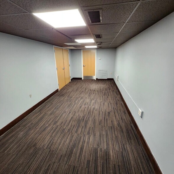 More Photos Of 300 N Charles St, Baltimore Multifamily For Sale