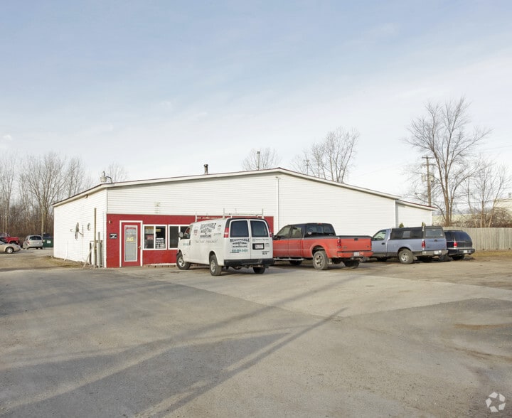 More Photos Of 3905 32nd St, Port Huron Truck Terminal For Sale