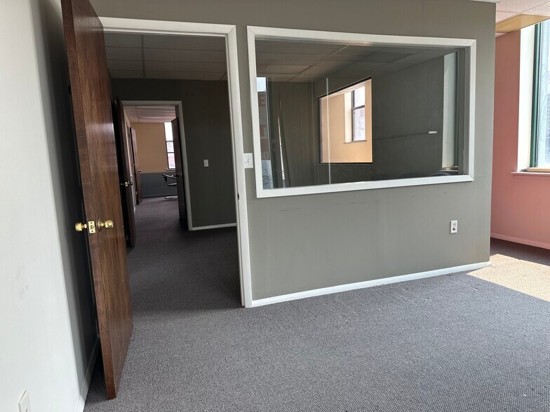 More Photos Of 5 E Palisade Ave, Englewood Storefront Retail Office For Lease