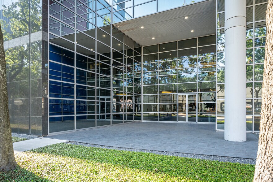 More Photos Of 20 Greenway Plz, Houston Office For Lease