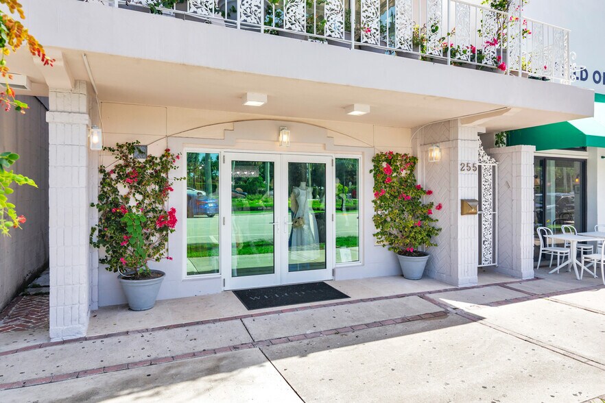 More Photos Of 255 Royal Poinciana Way, Palm Beach Storefront Retail Residential For Lease
