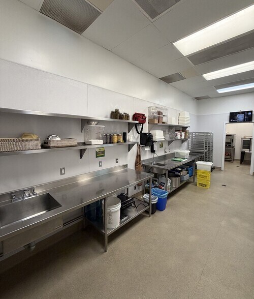More Photos Of 980 W 1st St, North Vancouver District Research And Development For Lease