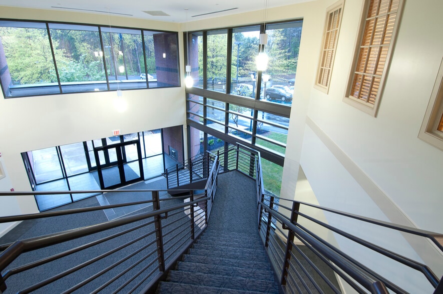 More Photos Of 94 New Karner Rd, Albany Office For Lease