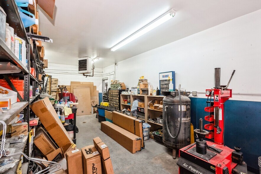 More Photos Of 2217 Farragut ave, Bristol Service For Sale